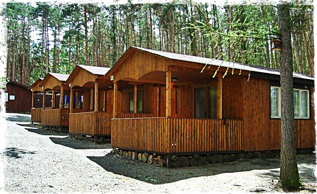Hütten auf dem Campingplatz Radava – Südböhmen